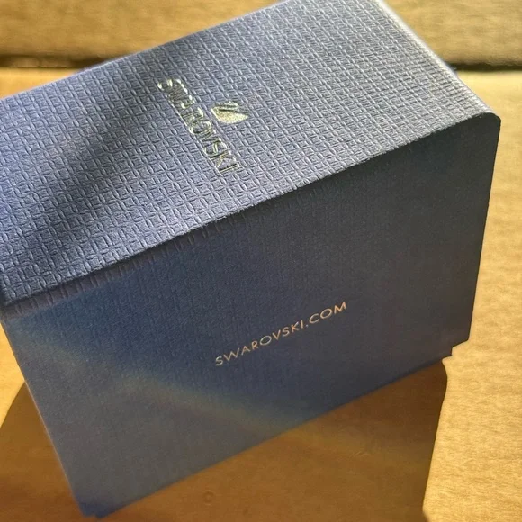 SWAROVSKI ICONIC SWAN BRACELET - Picture 2 of 5